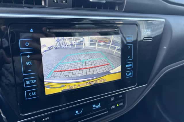 Toyota Auris (2016) thumbnail 9