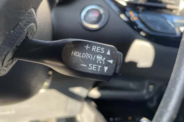 Toyota C-HR (2021) thumbnail 12