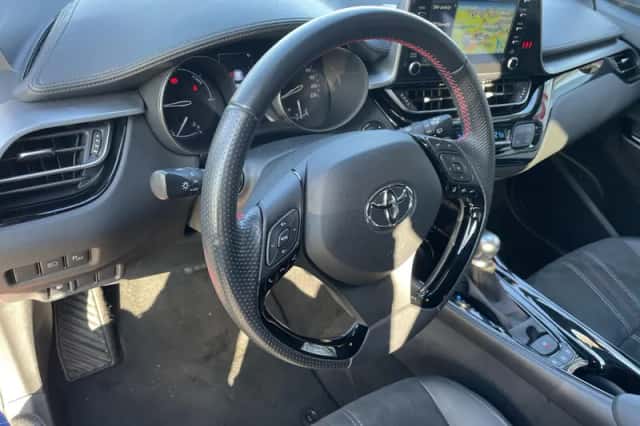 Toyota C-HR (2021) thumbnail 6