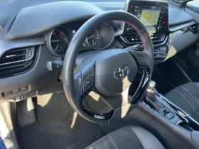 Toyota C-HR (2021) thumbnail 6