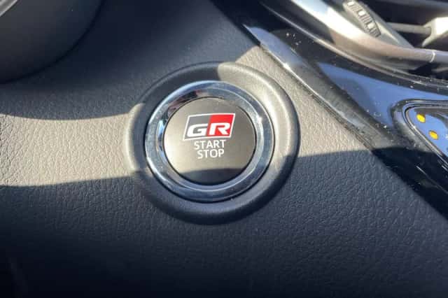 Toyota C-HR (2021) thumbnail 7