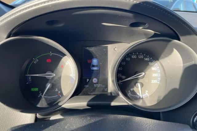 Toyota C-HR (2021) thumbnail 9