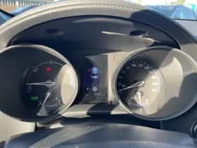 Toyota C-HR (2021) thumbnail 9