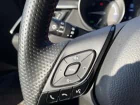 Toyota C-HR (2021) thumbnail 10