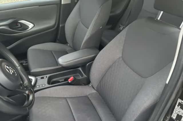 Toyota Yaris (2021) thumbnail 2