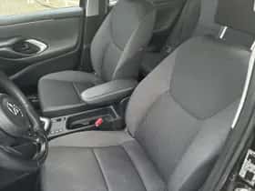 Toyota Yaris (2021) thumbnail 2