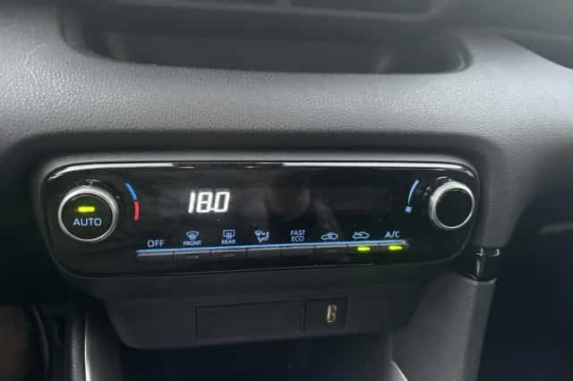 Toyota Yaris (2021) thumbnail 16