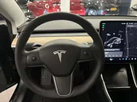 Tesla Model 3 (2019) thumbnail 4