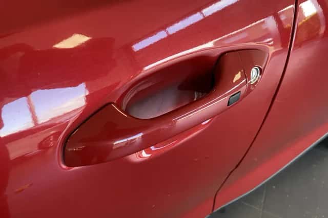 Kia Stonic (2018) thumbnail 2