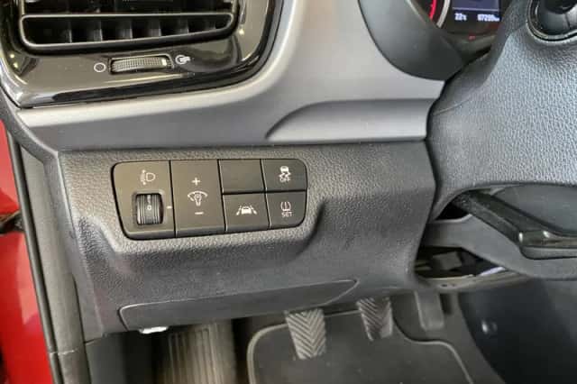 Kia Stonic (2018) thumbnail 13