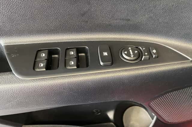 Kia Stonic (2018) thumbnail 14