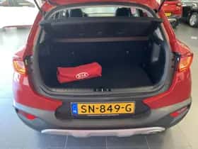 Kia Stonic (2018) thumbnail 15