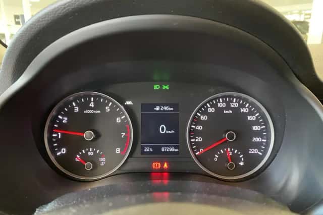 Kia Stonic (2018) thumbnail 5