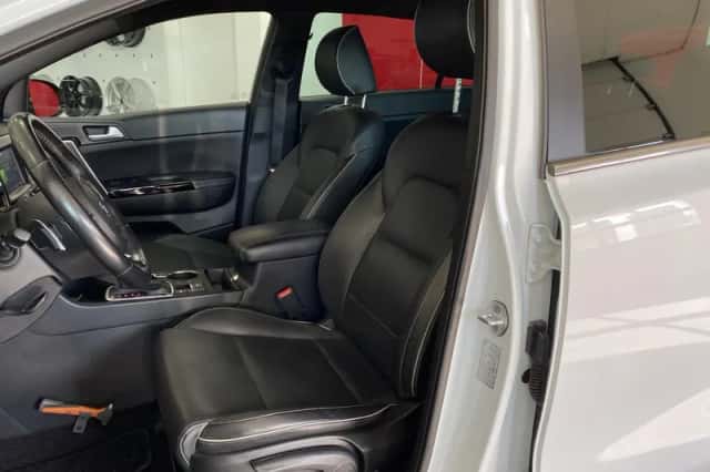 Kia Sportage (2016) thumbnail 2