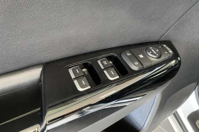 Kia Sportage (2016) thumbnail 3