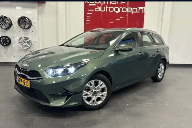 Kia Ceed Sportswagon (2024) thumbnail 1