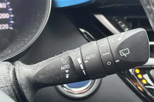 Toyota C-HR (2019) thumbnail 11