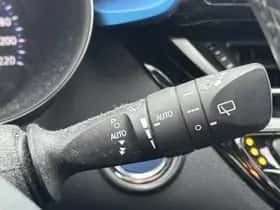 Toyota C-HR (2019) thumbnail 11