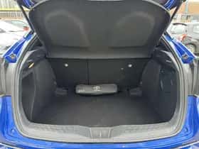 Toyota C-HR (2019) thumbnail 24