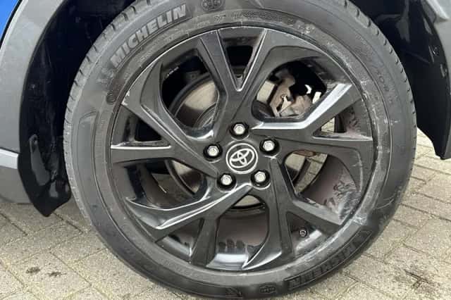 Toyota C-HR (2019) thumbnail 31