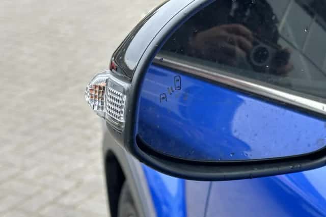 Toyota C-HR (2019) thumbnail 34