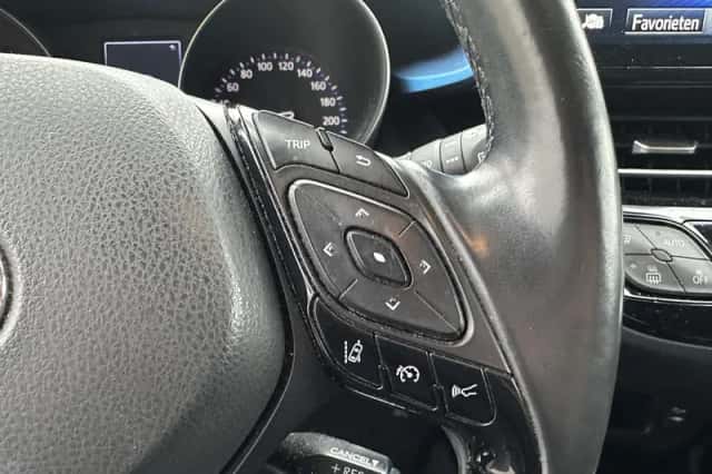 Toyota C-HR (2019) thumbnail 8