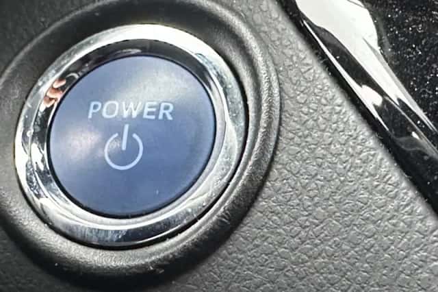 Toyota C-HR (2019) thumbnail 10
