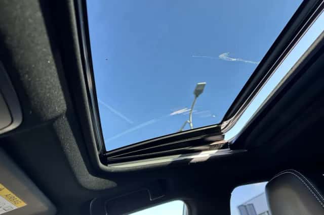 Toyota RAV4 (2018) thumbnail 2