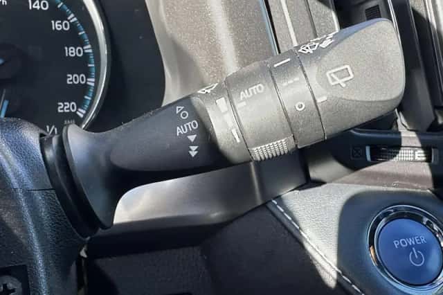Toyota RAV4 (2018) thumbnail 11