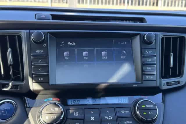 Toyota RAV4 (2018) thumbnail 15