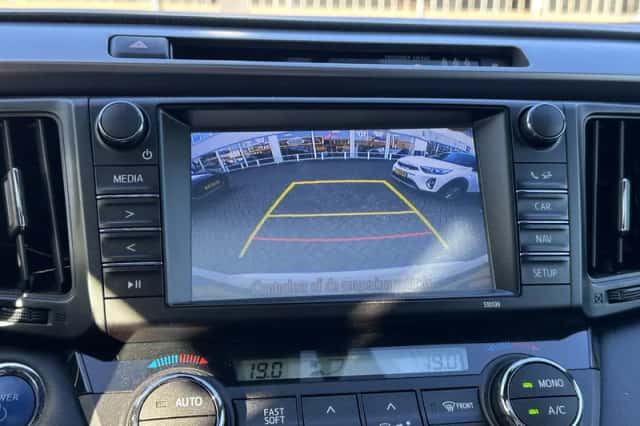 Toyota RAV4 (2018) thumbnail 16