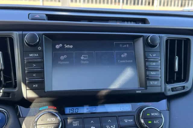 Toyota RAV4 (2018) thumbnail 18