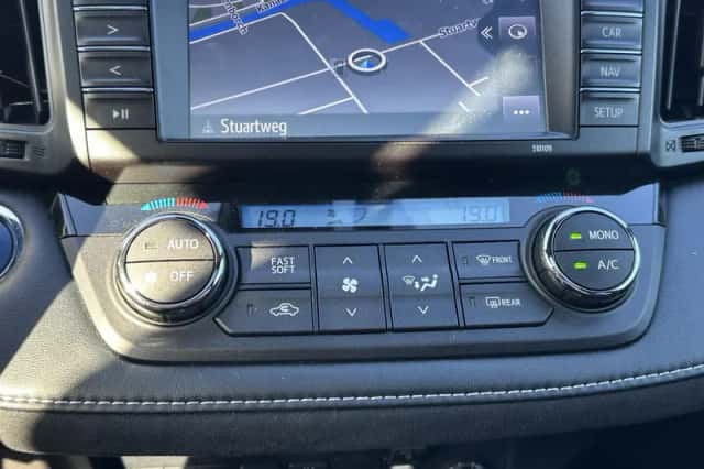 Toyota RAV4 (2018) thumbnail 19