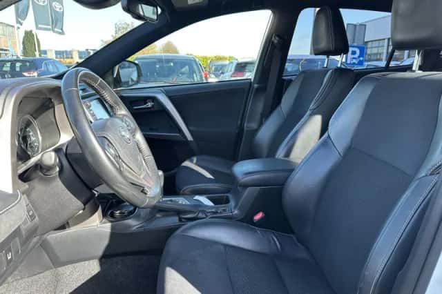 Toyota RAV4 (2018) thumbnail 3