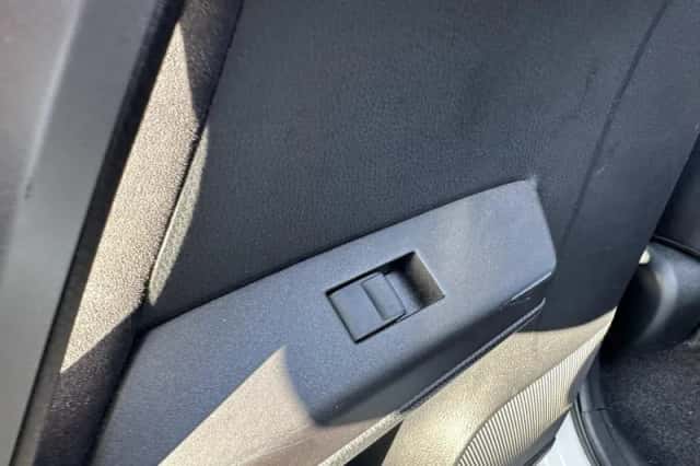 Toyota RAV4 (2018) thumbnail 23