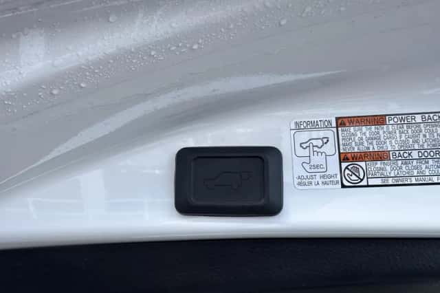 Toyota RAV4 (2018) thumbnail 26
