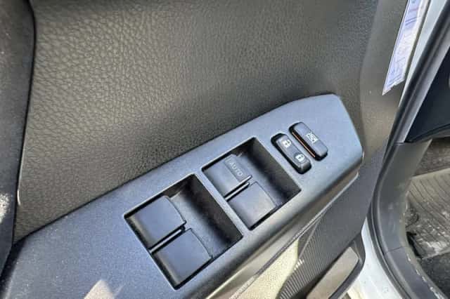 Toyota RAV4 (2018) thumbnail 4