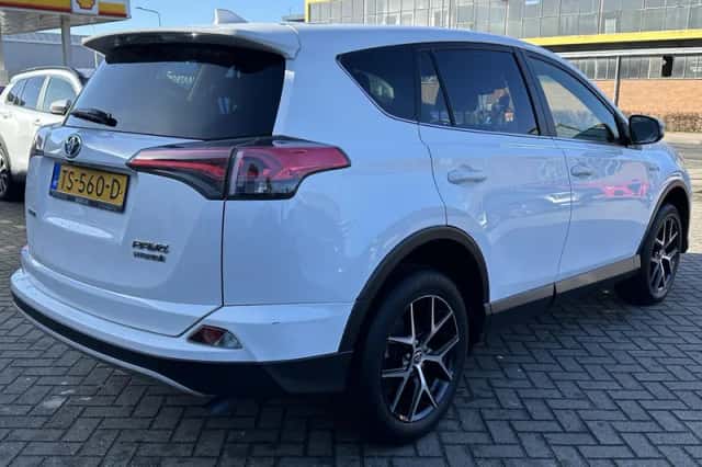 Toyota RAV4 (2018) thumbnail 32