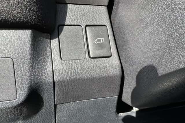 Toyota RAV4 (2018) thumbnail 6