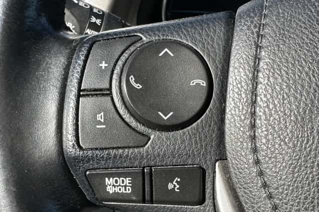 Toyota RAV4 (2018) thumbnail 8