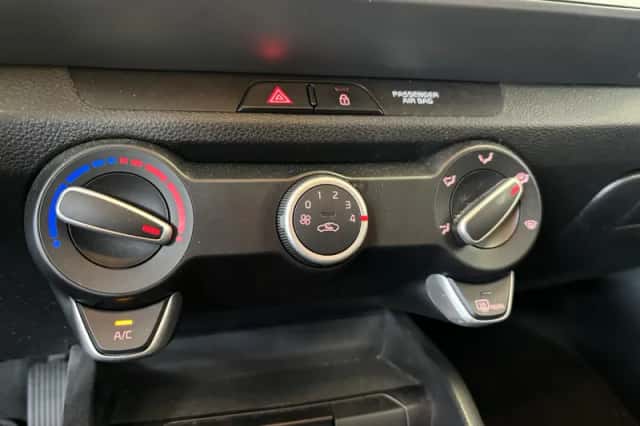 Kia Stonic (2020) thumbnail 17