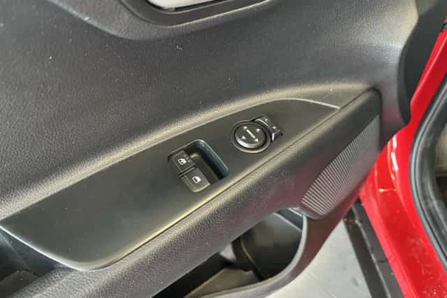 Kia Stonic (2020) thumbnail 3