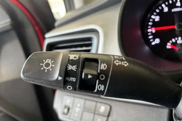 Kia Stonic (2020) thumbnail 9