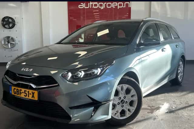 Kia Ceed Sportswagon (2024) thumbnail 1