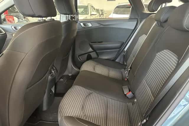 Kia Ceed Sportswagon (2024) thumbnail 4