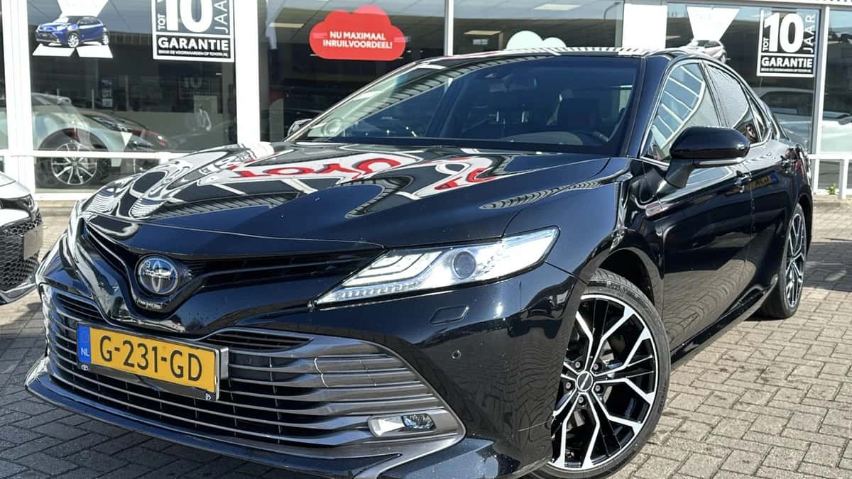 Toyota Camry (2019) — foto 1