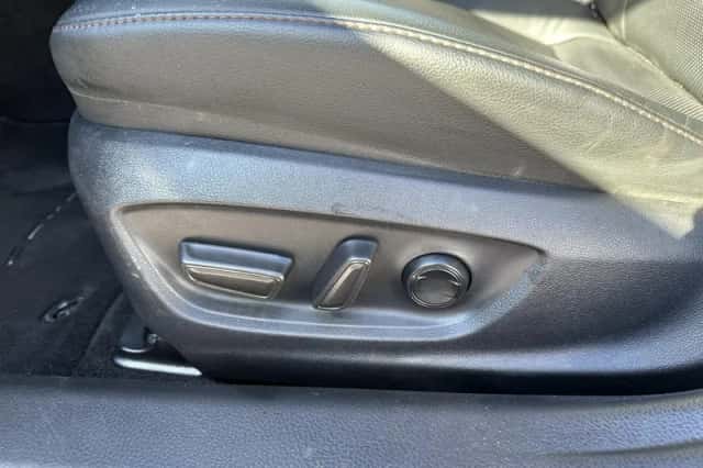 Toyota Camry (2019) thumbnail 3