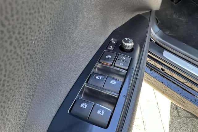 Toyota Camry (2019) thumbnail 4
