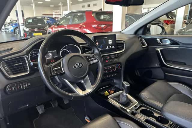 Kia Ceed (2018) thumbnail 2