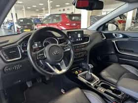 Kia Ceed (2018) thumbnail 2